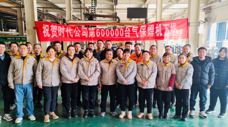 風(fēng)雨中馳而不息，奮斗中砥礪前行